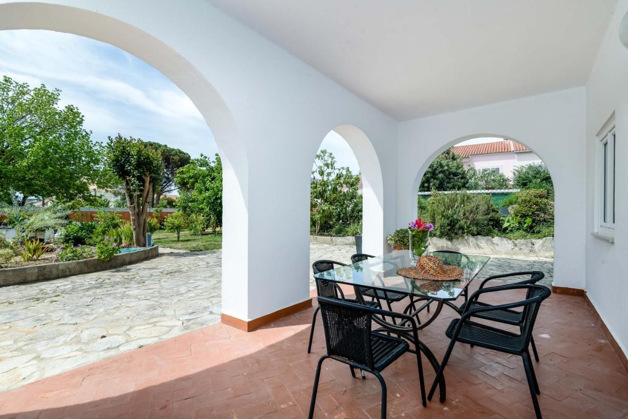 Vip House - Pool & Beach In Caparica Шарнека Экстерьер фото
