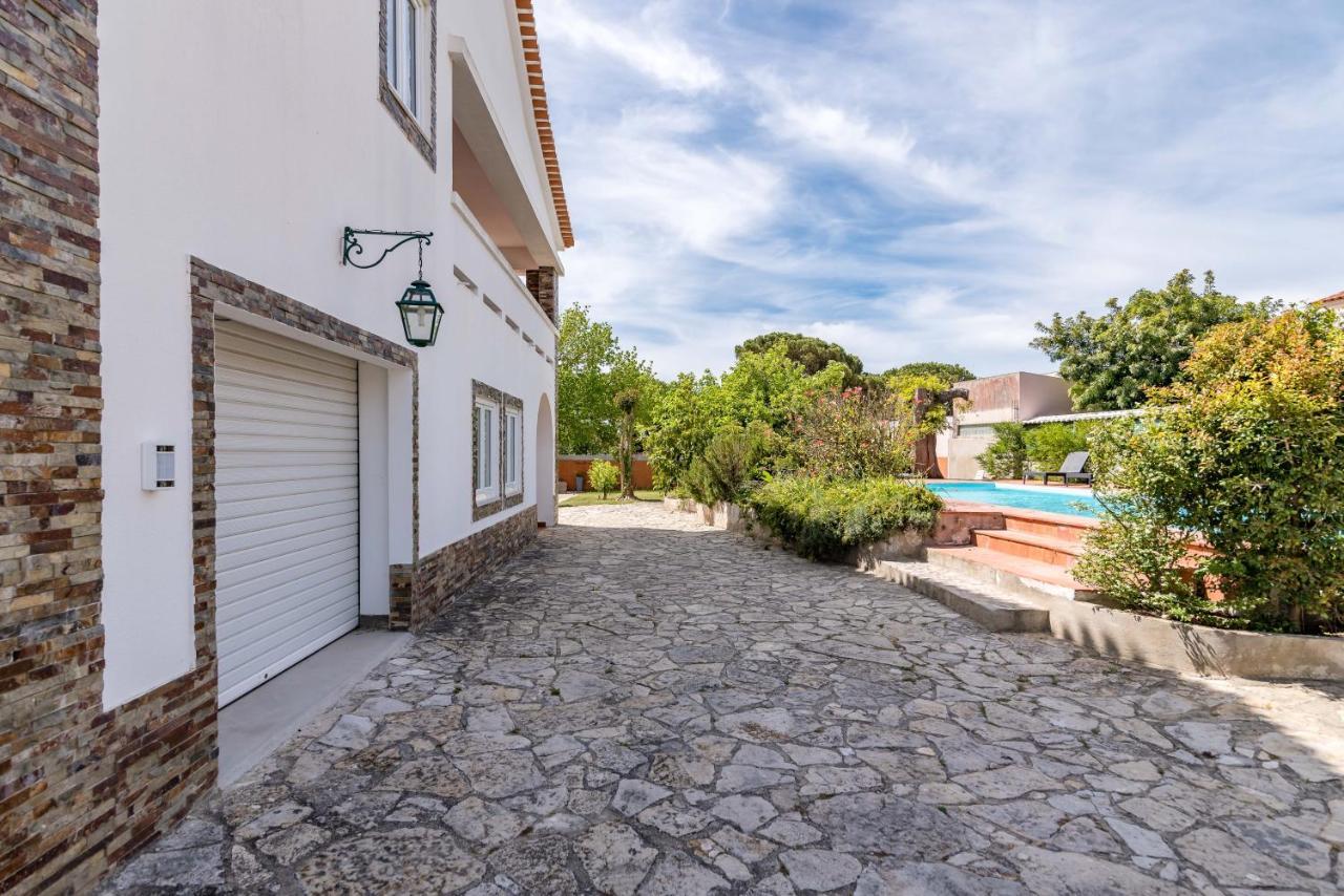 Vip House - Pool & Beach In Caparica Шарнека Экстерьер фото