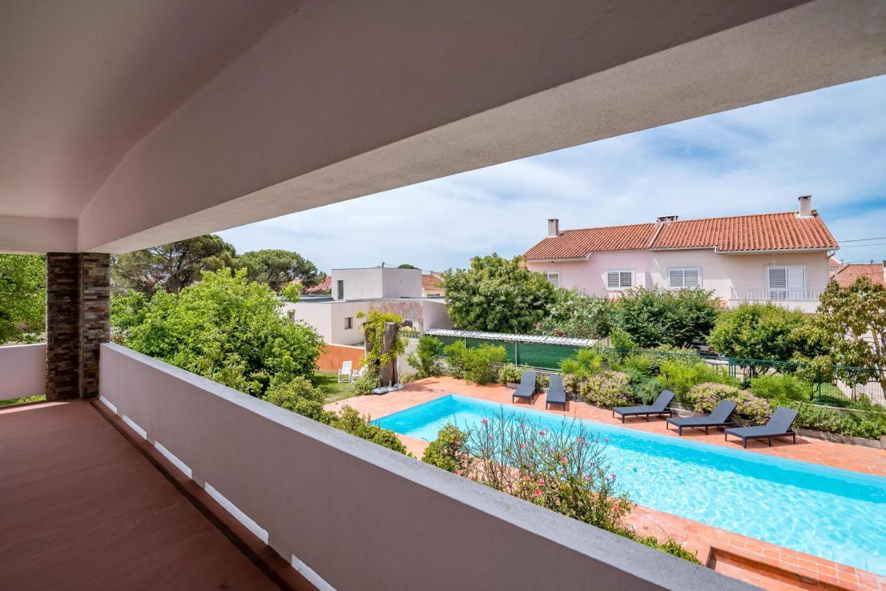 Vip House - Pool & Beach In Caparica Шарнека Экстерьер фото